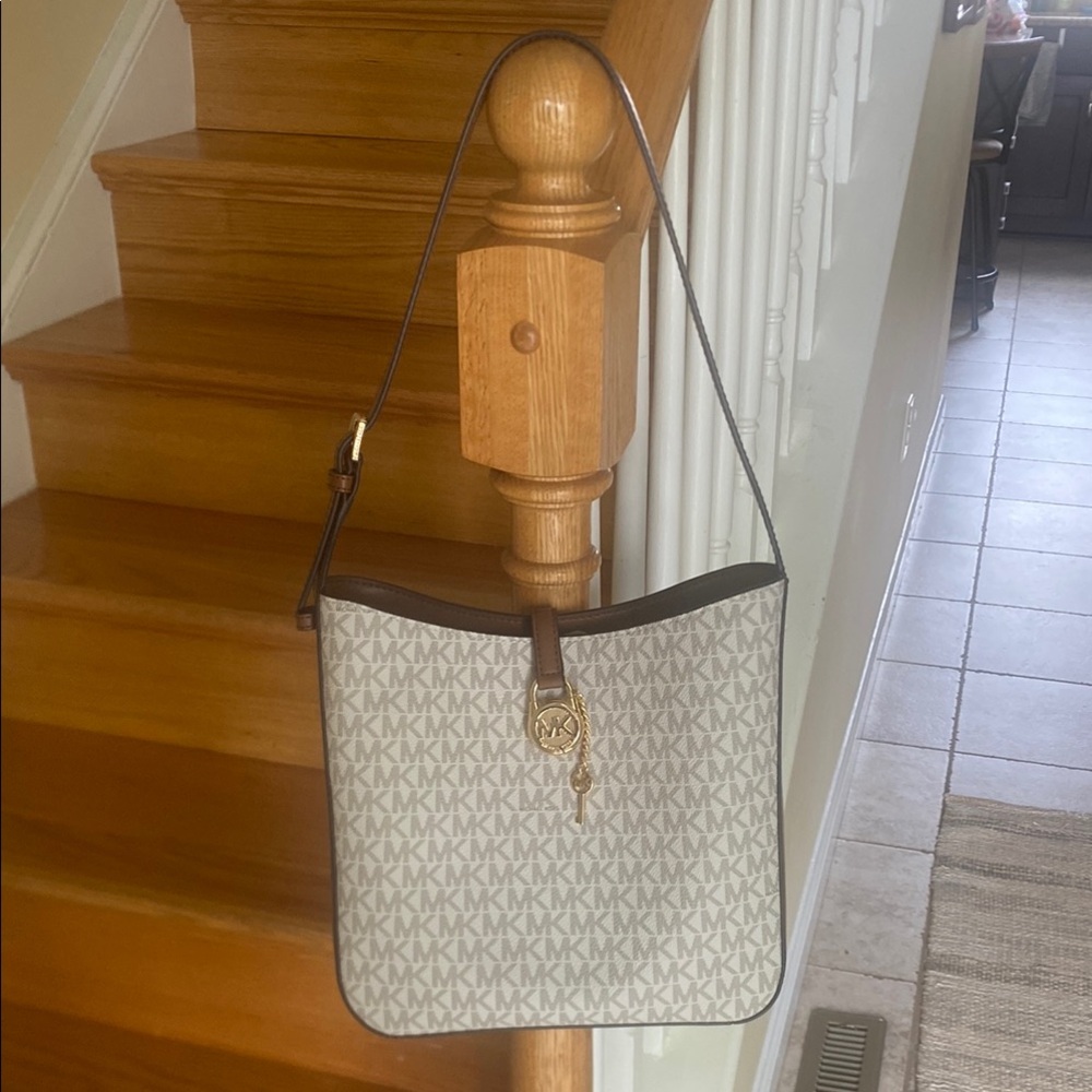 Michael Kors Monogram LYRA Small Bucket Shoulder Bag